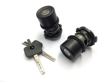 LOCKING DOOR BUTTON & KEYS