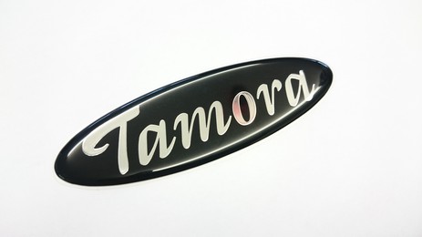 TAMORA STICKY BADGE