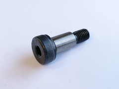 Auxilliary shaft housing bolts
