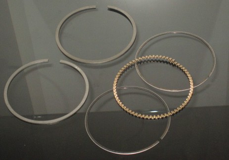 V8 PISTON RING SET